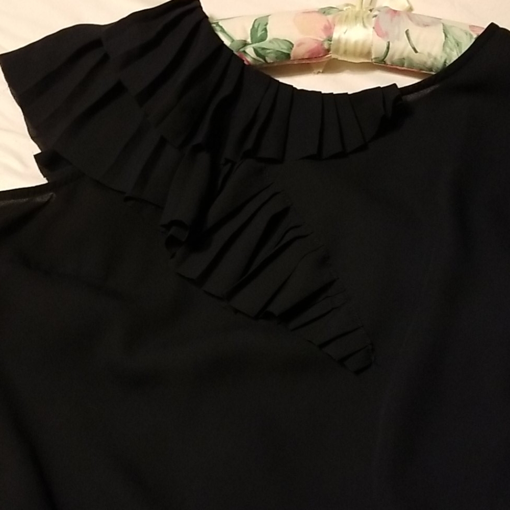 Navy Top - Picture 2 of 3